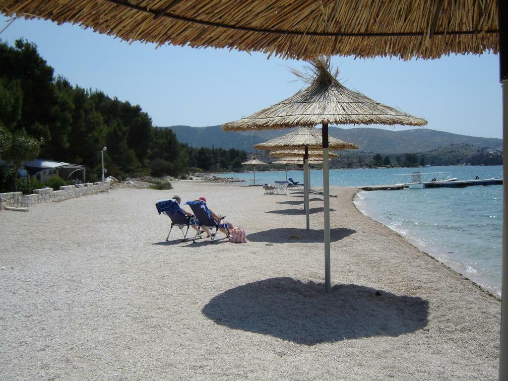 Apartman Mira Zaboric Buitenkant foto